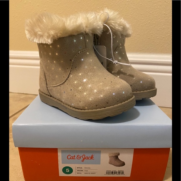 Cat & Jack Other - NIB Cat & Jack tan boots with fur top and sparkles